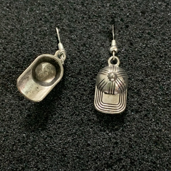 Small Silver alloy baseball cap earrings - Picture 2 of 2